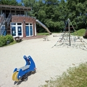 Bild vom Spielplatz anzeigen.