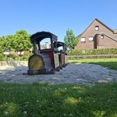 Bild vom Spielplatz anzeigen.