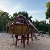 Bild vom Spielplatz anzeigen.