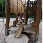Bild vom Spielplatz anzeigen.