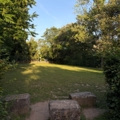Bild vom Spielplatz anzeigen.