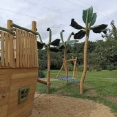 Bild vom Spielplatz anzeigen.