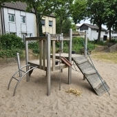 Bild vom Spielplatz anzeigen.