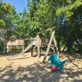 Bild vom Spielplatz anzeigen.