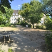 Bild vom Spielplatz anzeigen.