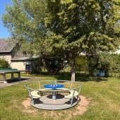 Bild vom Spielplatz anzeigen.