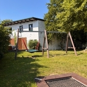 Bild vom Spielplatz anzeigen.