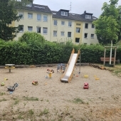Bild vom Spielplatz anzeigen.