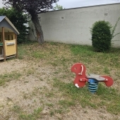 Bild vom Spielplatz anzeigen.