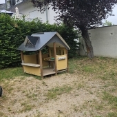 Bild vom Spielplatz anzeigen.