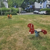 Bild vom Spielplatz anzeigen.