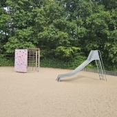 Bild vom Spielplatz anzeigen.