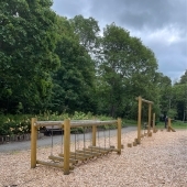 Bild vom Spielplatz anzeigen.