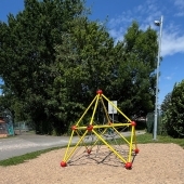 Bild vom Spielplatz anzeigen.