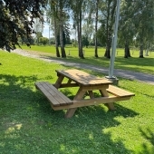 Bild vom Spielplatz anzeigen.