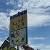 Bild vom Spielplatz anzeigen.