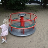 Bild vom Spielplatz anzeigen.