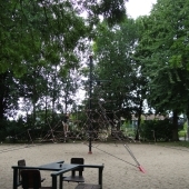 Bild vom Spielplatz anzeigen.