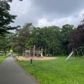 Bild vom Spielplatz anzeigen.