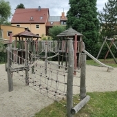 Bild vom Spielplatz anzeigen.