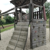 Bild vom Spielplatz anzeigen.