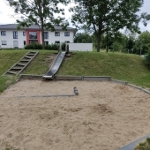 Bild vom Spielplatz anzeigen.