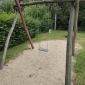 Bild vom Spielplatz anzeigen.