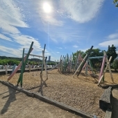 Bild vom Spielplatz anzeigen.