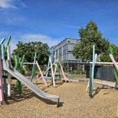 Bild vom Spielplatz anzeigen.
