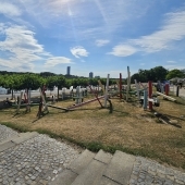 Bild vom Spielplatz anzeigen.