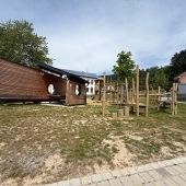 Bild vom Spielplatz anzeigen.