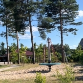 Bild vom Spielplatz anzeigen.