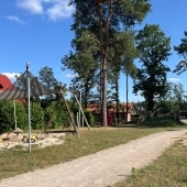 Bild vom Spielplatz anzeigen.