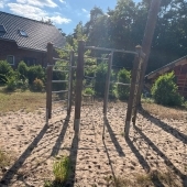 Bild vom Spielplatz anzeigen.