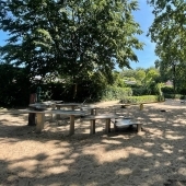 Bild vom Spielplatz anzeigen.