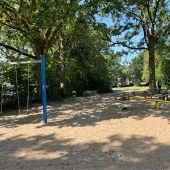 Bild vom Spielplatz anzeigen.