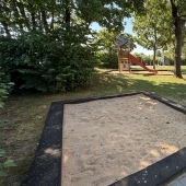 Bild vom Spielplatz anzeigen.