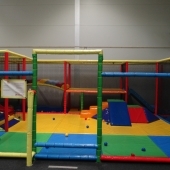 Bild vom Spielplatz anzeigen.