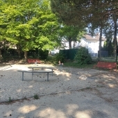 Bild vom Spielplatz anzeigen.