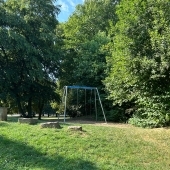 Bild vom Spielplatz anzeigen.