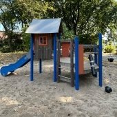 Bild vom Spielplatz anzeigen.