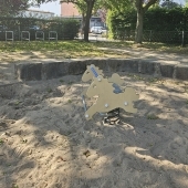 Bild vom Spielplatz anzeigen.