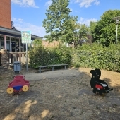 Bild vom Spielplatz anzeigen.