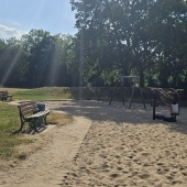 Bild vom Spielplatz anzeigen.