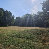 Bild vom Spielplatz anzeigen.