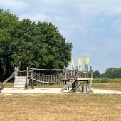 Bild vom Spielplatz anzeigen.