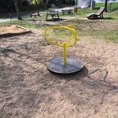 Bild vom Spielplatz anzeigen.