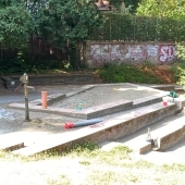 Bild vom Spielplatz anzeigen.