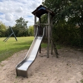 Bild vom Spielplatz anzeigen.