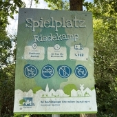 Bild vom Spielplatz anzeigen.